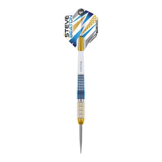Das Bild zeigt einen Winmau Steve Beaton Legend Series Steeldart. Der Dart ist blau, gold und weiß gestaltet und hat den Namen "Steve Beaton" auf dem Flight.