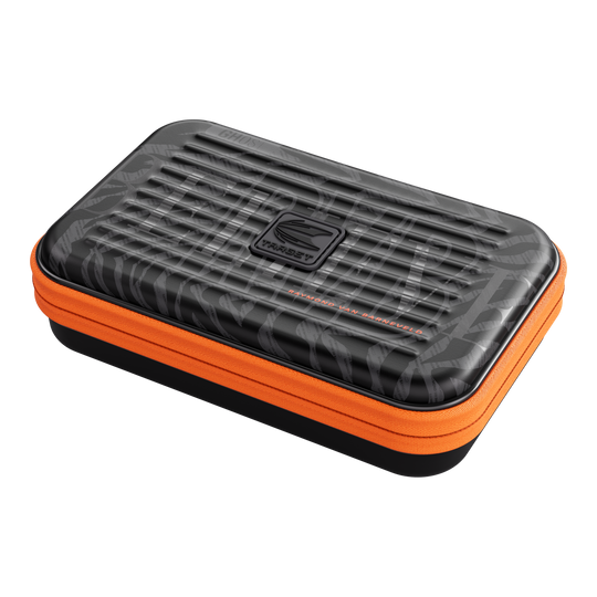 Takoma XL Ghost Series Raymond Van Barneveld dartkoffer Das Bild zeigt das Takoma XL Ghost Series Raymond Van Barneveld Dartcase. Es ist ein Dartcase zur sicheren Aufbewahrung von Darts und Zubehör.