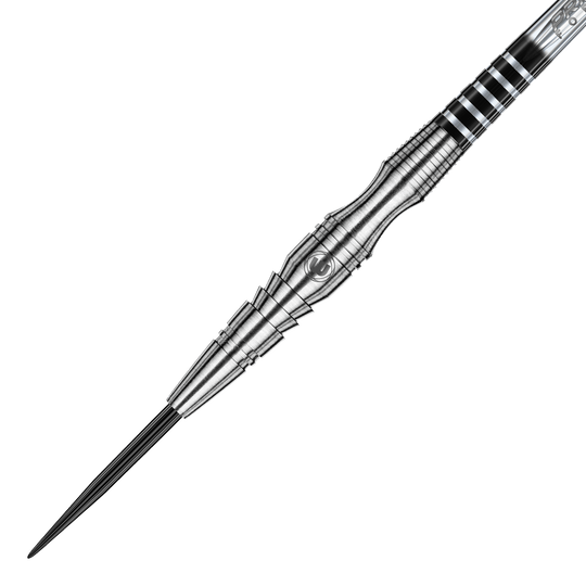 Winmau Sniper V3 Steeldarts Das Bild zeigt einen Winmau Sniper V3 Steeldart. Der Dart ist silberfarben und hat ein auffälliges, strukturiertes Design am Barrel.