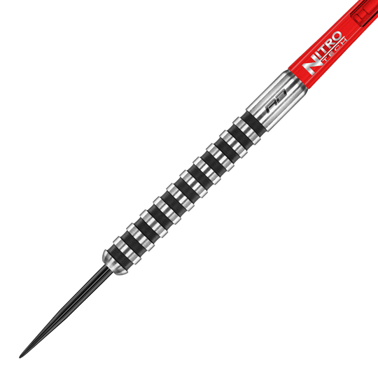 RD2140_Red_Dragon_Javelin_Black_Steeldarts_2 Das Bild zeigt einen Red Dragon Javelin Black Steeldart. Der Dart hat ein schwarz-silbernes Griffdesign und einen roten Schaft.