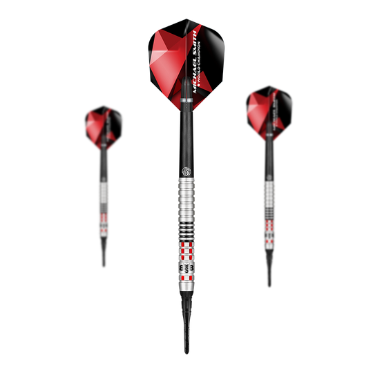 Shot Michael Smith bereikt zachte darts Das Bild zeigt drei Softdarts mit roten und schwarzen Flights. Die Darts haben silberne und schwarze Griffe mit roten Akzenten.