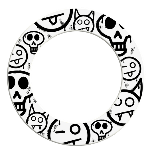 McDart Graffiti Emoji's Dartbord Surround Dieses Bild zeigt ein weiteres weißes Dartboard-Surround mit Graffiti-Smilies. Die zugehörige Datei heißt 'MSF-A4_McDart_Graffiti_Smilies_Dartboard_Surround_Wei_2'.