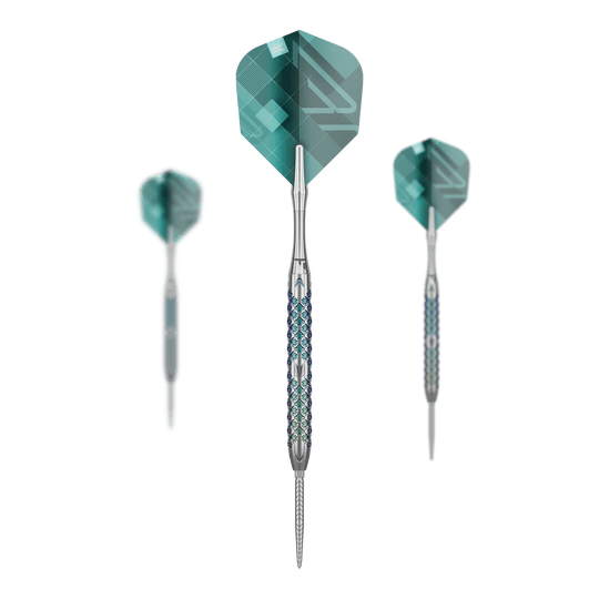 Target Rove 01 Swiss Point stalen dartpijlen Das Bild zeigt drei Steeldarts des Modells "Target Rove 01 Swiss Point". Die Darts haben silberne Spitzen und einen gemusterten, blauen und silbernen Griff sowie grünliche Flights.