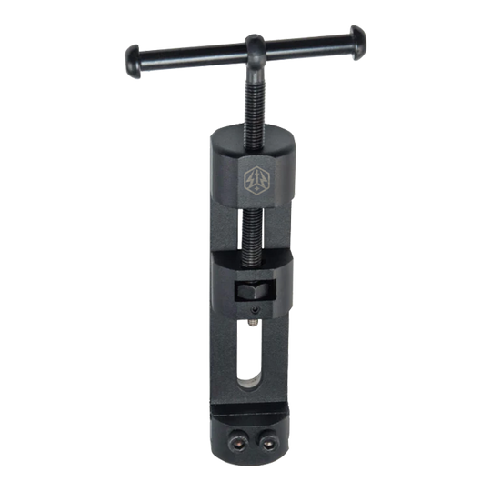 Caliburn Professional Darts Repointing Tool - Puntwisselaar Das Bild präsentiert das Caliburn Professional Darts Repointing Tool - Spitzenwechsler. Dieses Produkt erleichtert den Austausch von Dartspitzen.