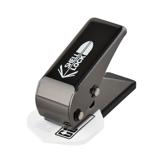 L-Style One80 Shell Lock Punch Vluchtpons Das Bild zeigt den "L-Style One80 Shell Lock Punch Flightlocher". Dieses Gerät wird verwendet, um Löcher in Dart-Flights zu stanzen.