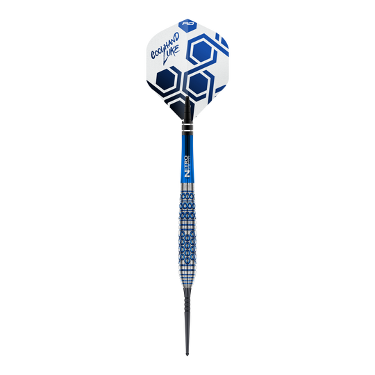 Zu sehen sind die Red Dragon Luke Humphries TX5 Steeldarts. Die Aufnahme präsentiert die Steeldarts in einer Detailansicht.