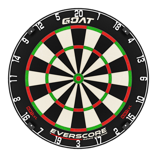 GOAT Everscore Steel Dartbord Das Bild zeigt eine Steeldart-Scheibe mit dem Namen „GOAT Everscore“. Die Scheibe hat farbige Markierungen in Schwarz, Weiß, Rot und Grün sowie deutlich sichtbare Zahlen.