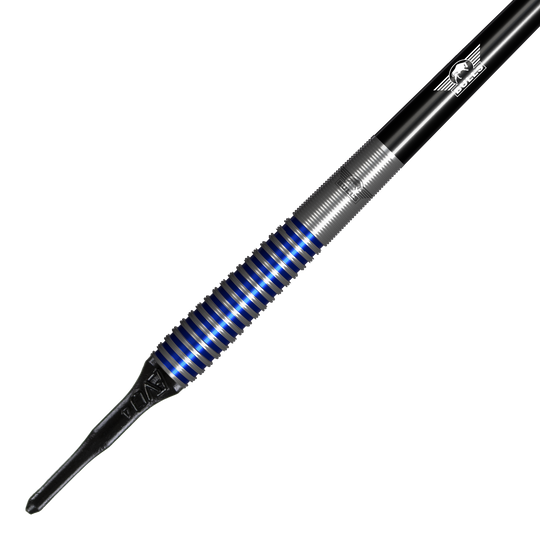 Bulls NL Romeo Grbavac soft darts - 19g Das Bild zeigt einen Bulls NL Romeo Grbavac Softdart mit einem Gewicht von 19 Gramm. Der Dart hat ein silbernes Griffstück mit blauen Ringen und eine schwarze Spitze.