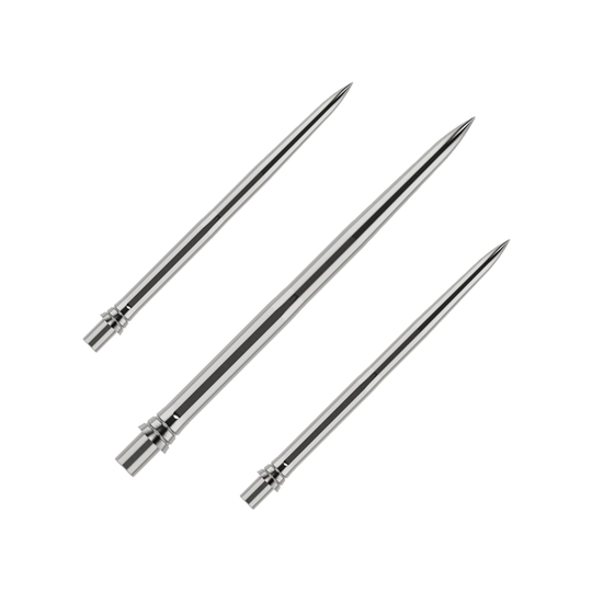 Caliburn EVO dartpunten - Glad - Zilver Auf dem Bild sind silberne Dartspitzen in einem Set zu sehen, jeweils 32mm lang. Die Oberfläche der Spitzen ist glatt und sie werden zusammen präsentiert.