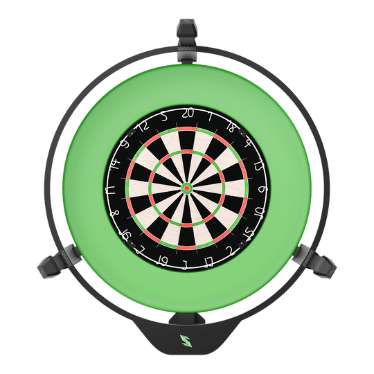 Scolia Home 2 Elektronisch Autoscoring Systeem 2026 Das Bild zeigt ein elektronisches Punktesystem für Darts, das Scolia Home 2. Es besteht aus einem Dartboard mit einem leuchtenden grünen Ring rundherum.