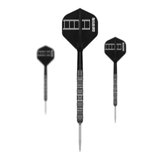 Target Chris Dobey 95K Swiss Point stalen dartpijlen Das Foto präsentiert das Set der Target Chris Dobey 95K Swiss Point Steeldarts. Es eignet sich ideal für Dartspieler jeder Erfahrungsstufe.