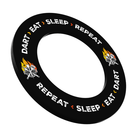 McDart Dartbord Surround - Dart Eat Sleep Repeat Dieses Bild zeigt MSF-I1_McDart_Dartboard_Surround_Dart_Eat_Sleep_Repeat_Schwarz_1. Es stellt die Form und Gestaltung des Produkts dar.