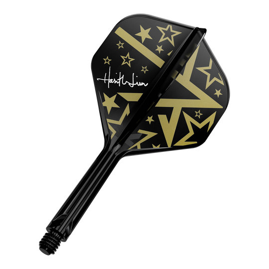 Target Japan K-Flex Hot Shot No2 Standaard Vlucht Shaft Systeem Dies ist ein schwarzer Dart-Flügel mit goldenen Sternen und Linien als Muster. Auf dem Flügel befindet sich außerdem eine weiße Unterschrift.