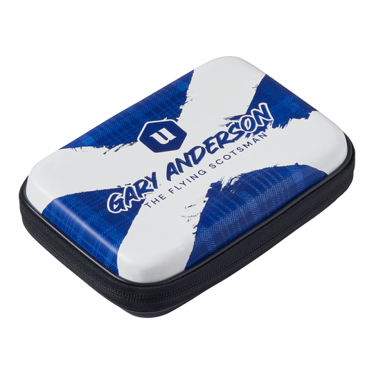 Unicorn Ultra Gary Anderson dart portemonnee Das Bild zeigt das Produkt "Unicorn Ultra Gary Anderson Dartwallet". Die Darttasche ist mit einem blauen und weißen Design sowie dem Namen "Gary Anderson" und dem Schriftzug "The Flying Scotsman" bedruckt.