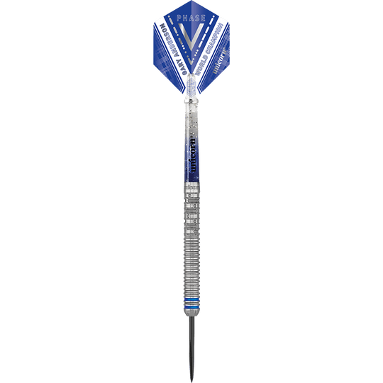 29020_Unicorn_W_C_Gary_Anderson_Phase_5_Steeldarts1fhuj0KcAUUfQz Das Bild zeigt einen Steeldart namens "Unicorn W.C. Gary Anderson Phase 5". Der Dart hat blaue und silberne Designelemente und einen spitzen Metallpfeil.