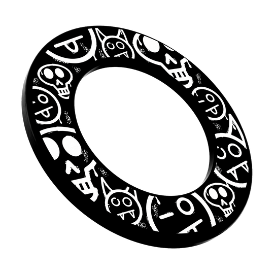 Zu sehen ist ein schwarzer Dartboard Surround mit Graffiti-Smiley-Motiven. Damit wird das Dartboard dekorativ und praktisch eingefasst.