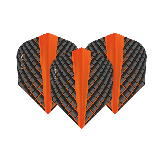 HR6801_Harrows_Quantum_Orange_No6_Flights_1eTACAE6pTOPQI Das Bild zeigt drei Harrows Quantum Orange No6 Flights. Sie sind schwarz mit einem orangen Gittermuster und zentralem orangen Streifen.