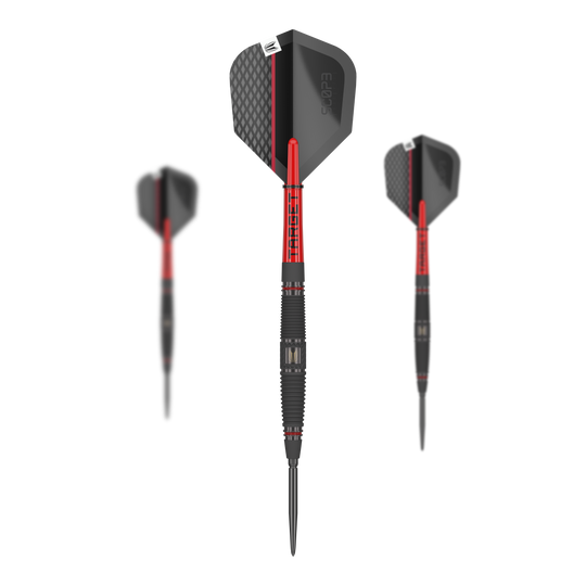 Target Scope 04 Swiss Point stalen darts Auf dem Bild sind drei Steeldarts des Modells "Target Scope 04 Swiss Point" zu sehen. Die Darts haben ein modernes Design in Schwarz und Rot mit auffälligen Details.