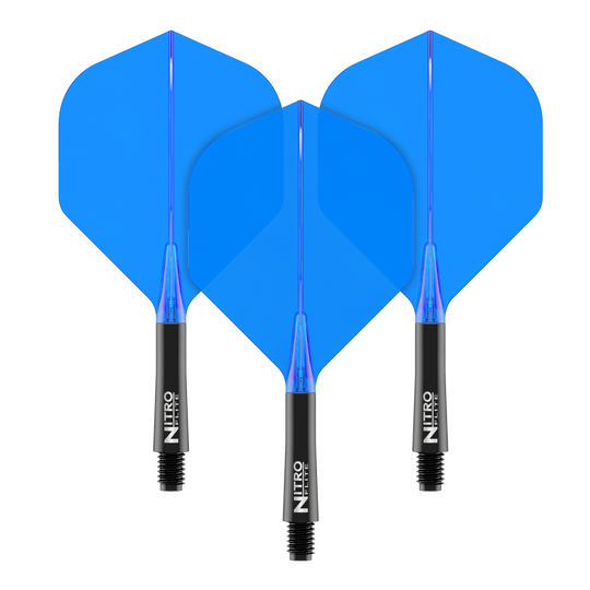 Das Bild zeigt drei blaue Dart-Flights mit schwarzen Schäften. Auf den Schäften steht der Schriftzug "Nitro Flite".