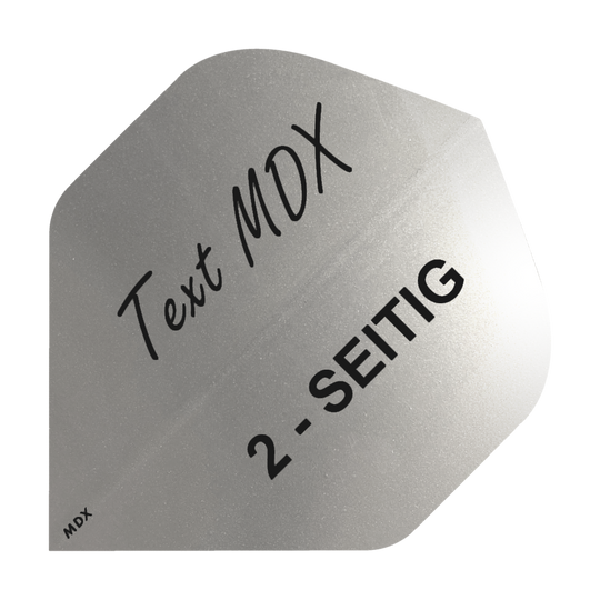10 sets bedrukte metalen vluchten, dubbelzijdig - aangepaste tekst - MDX-standaard Das Bild zeigt ein silbernes Dart-Flight mit schwarzem Aufdruck. Darauf steht "Text MDX" und "2-SEITIG".