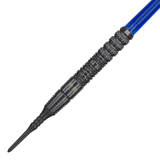 Dies ist ein Softdart namens "Target Japan Toru Suzuki Sereno GEN1 Max Softdarts - 21g". Der Dart hat ein schwarzes, strukturiertes Barrel und einen blauen Schaft.