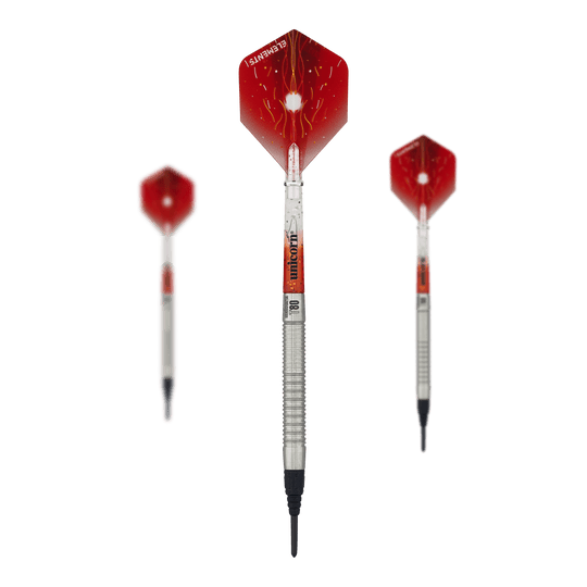 Unicorn Core XL Striker Style 1 zachte darts - 19g Das Bild zeigt drei Softdarts des Modells "Unicorn Core XL Striker Style 1" mit einem Gewicht von 19g. Die Flights der Darts sind rot mit einem Blitzdesign, und die Schäfte sind silbern.
