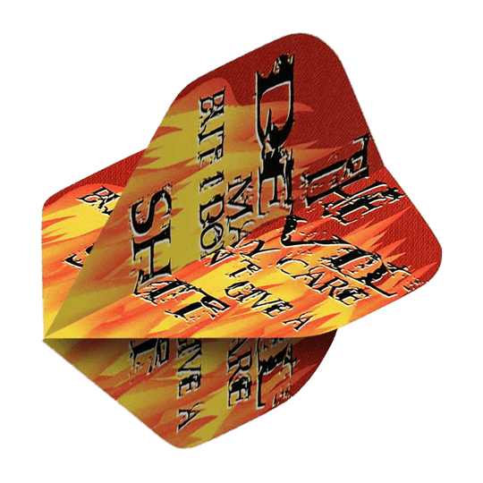 Pentathlon-vluchten The Devil May Care Das Bild zeigt ein Dart-Flight namens "Pentathlon The Devil May Care No2 Standard Flights". Das Design ist in Rot und Gelb gehalten und zeigt auffällige Schriftzüge sowie Flammenmotive.