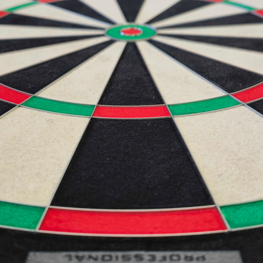 Harrows Fortis stalen dartbord Harrows Fortis Steeldartboard ist ein Steeldartboard für Dartspieler. Dieses Produkt ist ideal für Präzision und Haltbarkeit beim Dartspiel.