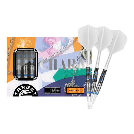 Das Bild zeigt das Produkt "Target Japan Airi Hirano Charm Kanon GEN4 Softdarts - 17,5g" mit einer farbenfrohen Verpackung. Drei Softdarts mit weißen Flights sind neben der Verpackung abgebildet.
