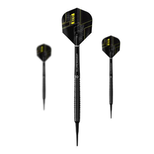 Harrows NX90 Black Edition zachte darts Das Bild zeigt drei schwarze Softdarts der Marke Harrows NX90 Black-Edition. Die Flights haben ein modernes, schwarzes Design mit gelben Akzenten.