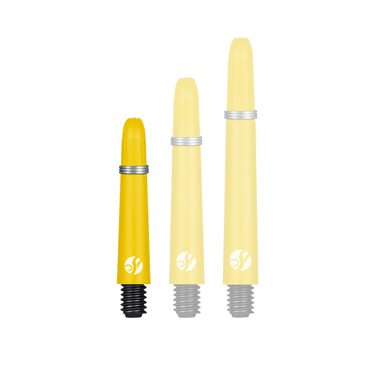 Shot Koi Carbon Shafts - Geel Das Bild zeigt drei gelbe Dart-Schäfte in verschiedenen Längen. Sie haben schwarze Gewinde und silberne Ringe am oberen Ende.