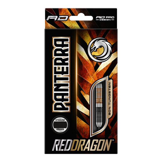 Red Dragon Panterra stalen darts Die Abbildung zeigt die Verpackung der "Red Dragon Panterra Steeldarts". Das Design ist auffällig mit goldenen und schwarzen Farben gestaltet und hebt den Dart mit 90% Tungsten-Anteil hervor.