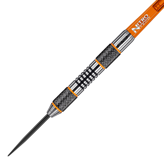 Red Dragon Amberjack 5 stalen darts - 24g Dies ist ein Red Dragon Amberjack 5 Steeldart mit einem Gewicht von 24 Gramm. Der Dart hat ein silbernes und schwarzes Design mit orangenen Akzenten und einem Nitro Tech Schaft.