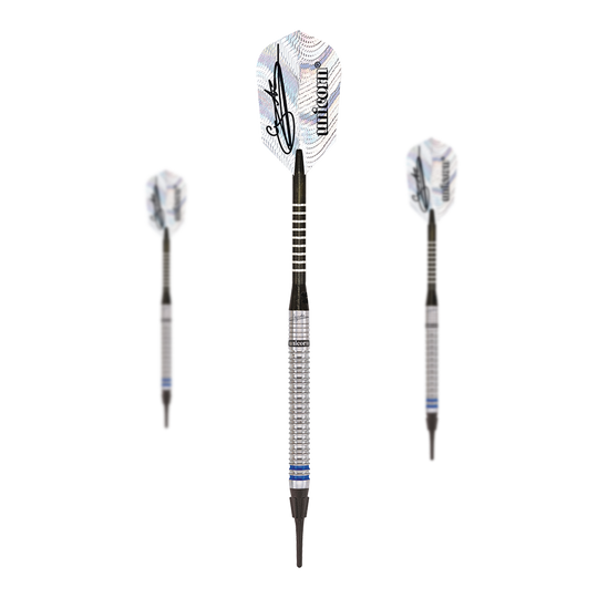 Unicorn Wereldkampioen Natural Phase 3 Gary Anderson Soft Darts - 18g Das Bild zeigt drei Unicorn World Champion Natural Phase 3 Gary Anderson Softdarts mit einem Gewicht von 18g. Die Darts haben silberne Griffe und weiße Flights mit einer Unterschrift und dem Unicorn-Logo.