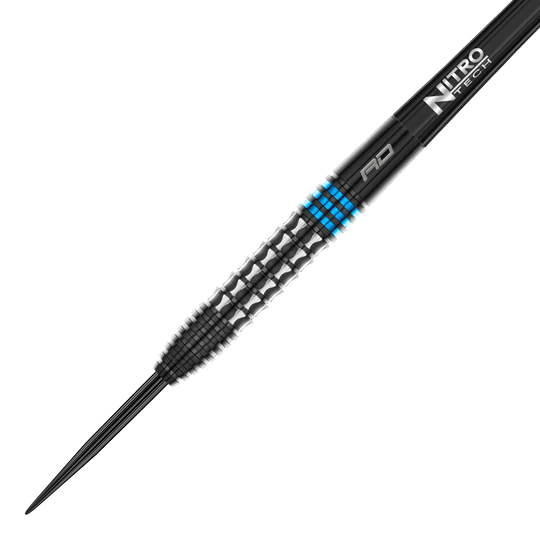 Red Dragon Vengeance Blue Steel Darts Das Bild zeigt einen Red Dragon Vengeance Blue Steeldart. Der Dartpfeil ist schwarz mit blauen Akzenten und hat eine strukturierte Griffoberfläche.