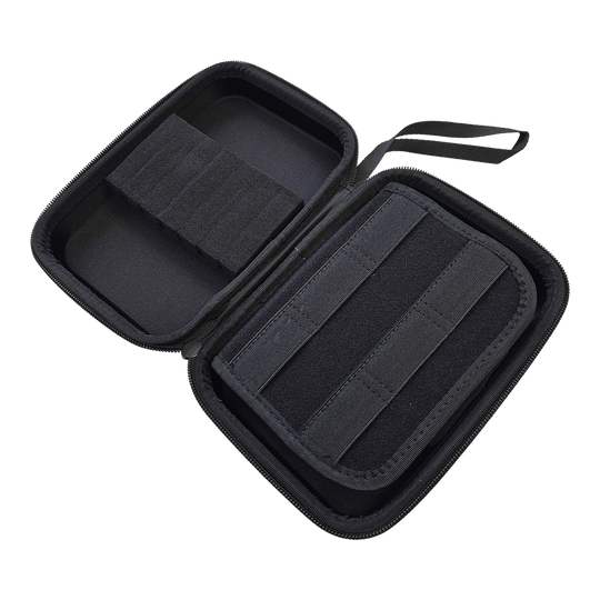 McDart System-4 dartkoffer Ein blaues, metallisch glänzendes Dartcase ist zu sehen. Das Bild zeigt vermutlich das Modell DC02 von McDart.