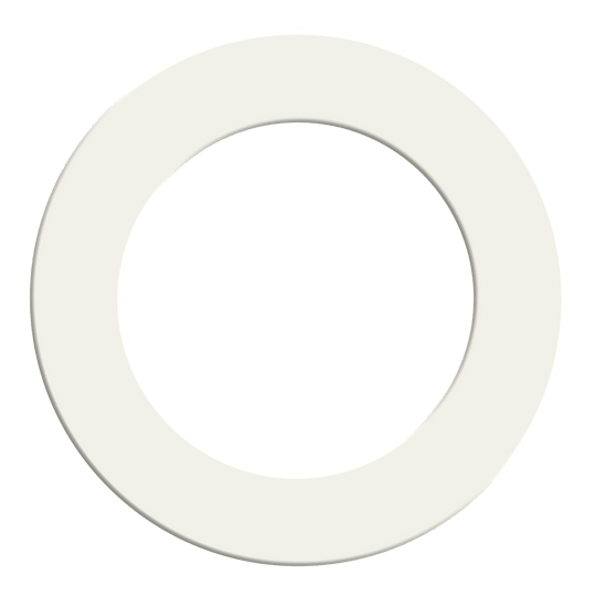 McDart Dartboard Surround Ein weißes McDart Steeldartboard-Surround ist zu sehen. Es wird genutzt, um die Wand vor abprallenden Pfeilen zu schützen.