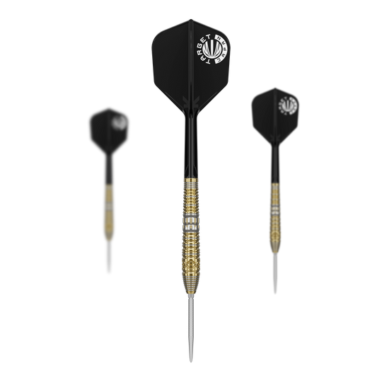 Target Japan Hot Shot GEN2 stalen darts - 23g Das Bild zeigt drei Target Japan Hot Shot GEN2 Steeldarts mit einem Gewicht von 23g. Die Darts haben schwarze Flights und gold-silberne Griffbereiche.