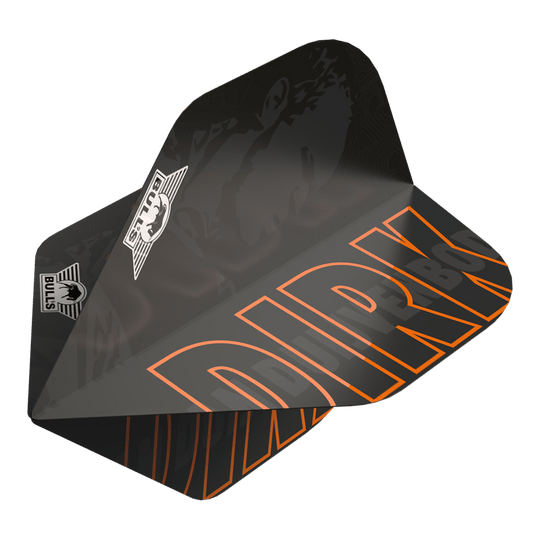 Dies ist ein Dart-Flügel aus der Bulls NL Player 100 Serie für Dirk Van Duijvenbode. Er ist schwarz mit orangefarbenen Akzenten und trägt den Namen "DIRK" sowie das Bulls NL Logo.