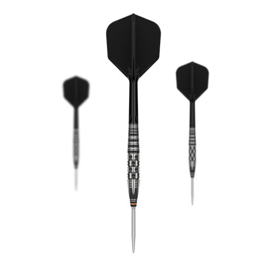 Das Bild zeigt drei schwarze Steeldarts des Modells "Target Japan Black Marque Dancing Duck GEN 4". Die Darts haben silberne Spitzen und geriffelte Griffbereiche für bessere Kontrolle.