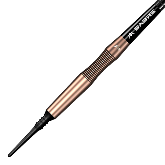 Das Bild zeigt einen Mission Connor Scutt Sniper Softdart mit einem Gewicht von 18g. Der Dart hat ein elegantes, metallisches Design mit Rillen für besseren Halt.