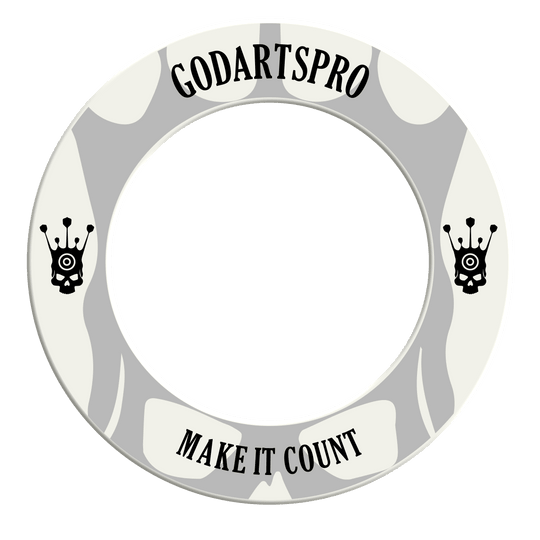 Go Darts Pro Dartbord Surround Hier ist ein weißes Dartboard Surround zu sehen. Das Foto stellt das Produkt in Nahaufnahme dar.