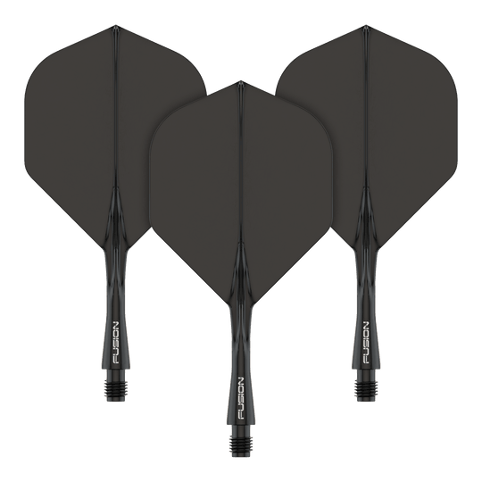 Winmau Fusion Flight Shaft System Standaard Zwart Das Bild zeigt drei schwarze Dartflights mit integrierten Schäften. Auf den Schäften steht das Wort "FUSION" in weißer Schrift.