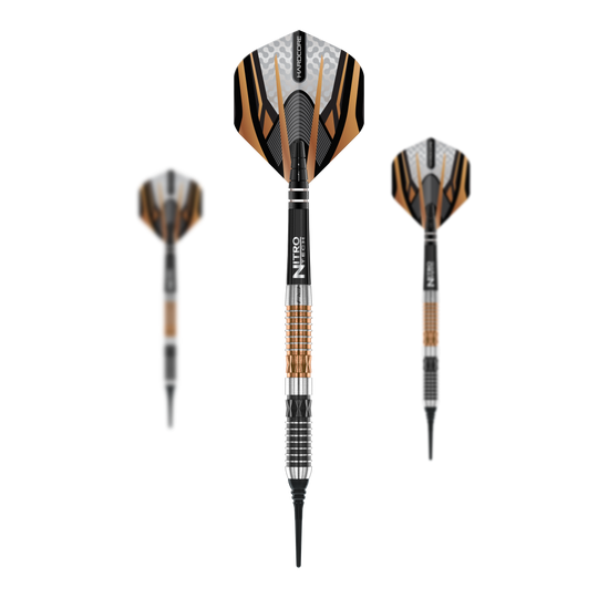 Red Dragon Panterra zachte dartpijlen - 20g Das Bild zeigt drei Softdarts des Modells 'Red Dragon Panterra Softdarts - 20g'. Die Darts haben auffällige schwarze, goldene und silberne Elemente am Schaft und an den Flights.