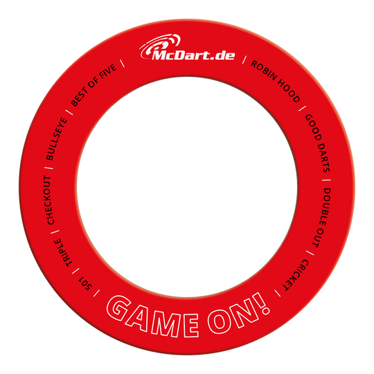 McDart-spel op dartbordomlijsting Auf dem Bild ist ein roter Dartboard-Surround mit weißen Schriftzügen zu sehen. Oben steht "McDart.de" und unten steht groß "GAME ON!".
