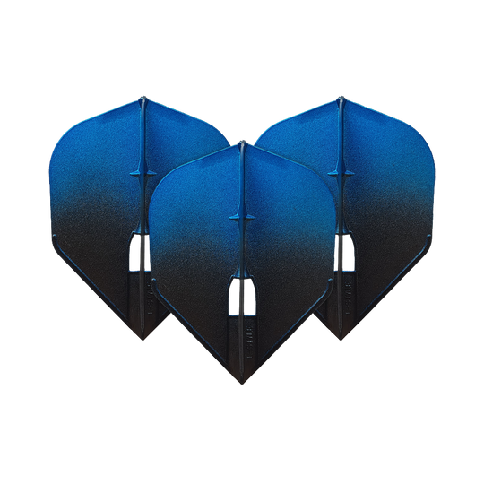 L-Style Two Tone L3PRO-vluchten Auf dem Bild sind drei blaue Dartflights zu sehen. Sie haben ein zweifarbiges Design mit einem Verlauf von Blau zu Schwarz.