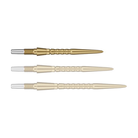 Target Swiss Point Storm Surge stalen dartpunten - goud Auf dem Bild sind drei goldfarbene Dartspitzen zu sehen. Sie liegen nebeneinander auf grünem Hintergrund.